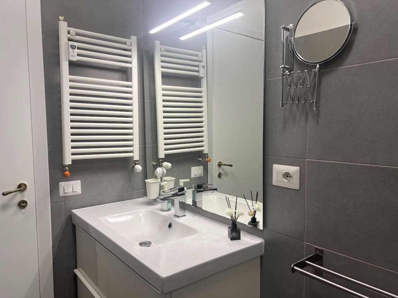 Modern Apartment In Monteverde ローマ エクステリア 写真